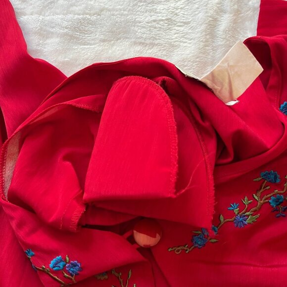 SG Sport Collection Womens Blouse Medium 10/12 Red Silky Embroidered Floral - Picture 9 of 9